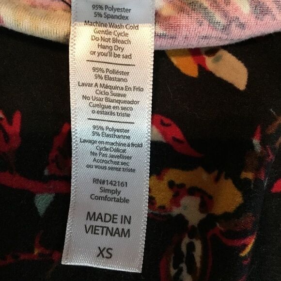 LulaRoe Top Perfect Tee Round Neck Black Red Floral Print Short Sleeve XS - Picture 6 of 7